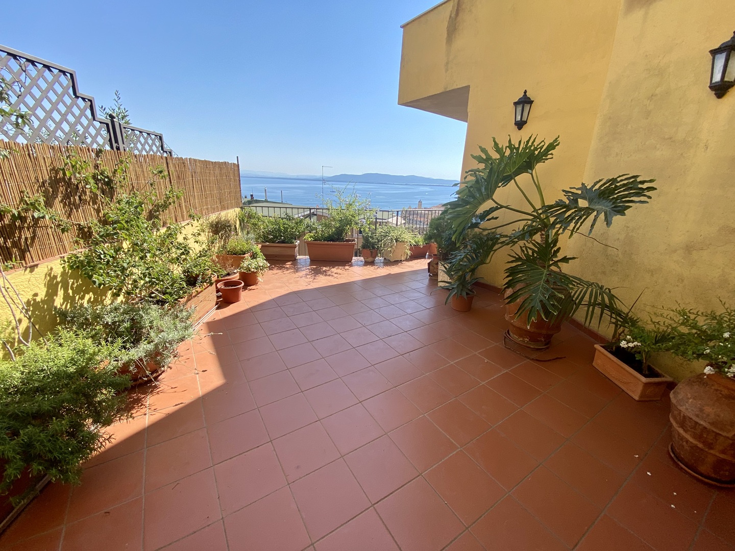 Porto S. Stefano appartamento con grande terrazza vista mare e posto auto